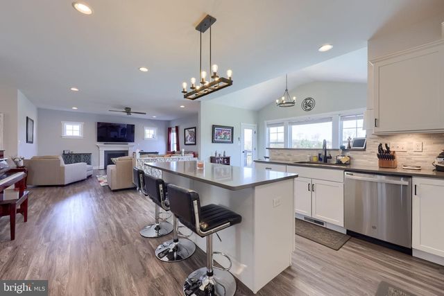 4041 COUNTRY DR, Dover, PA 17315