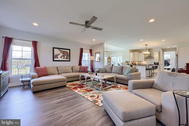4041 COUNTRY DR, Dover, PA 17315