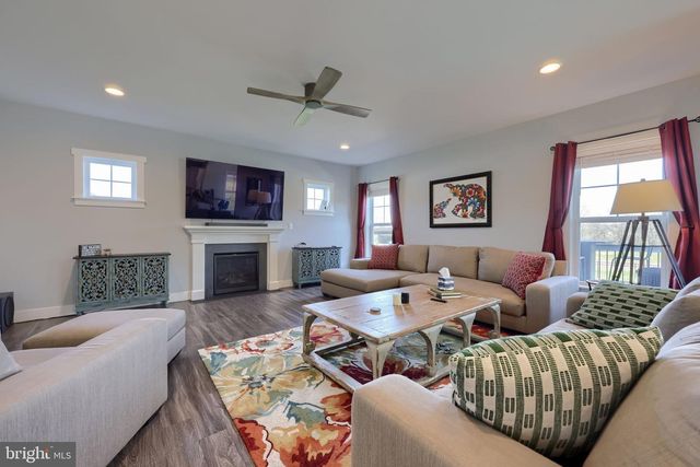 4041 COUNTRY DR, Dover, PA 17315