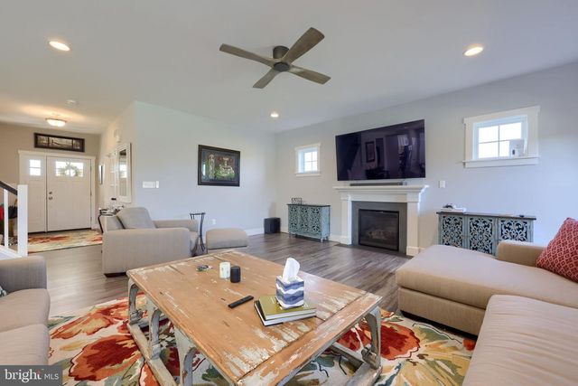 4041 COUNTRY DR, Dover, PA 17315