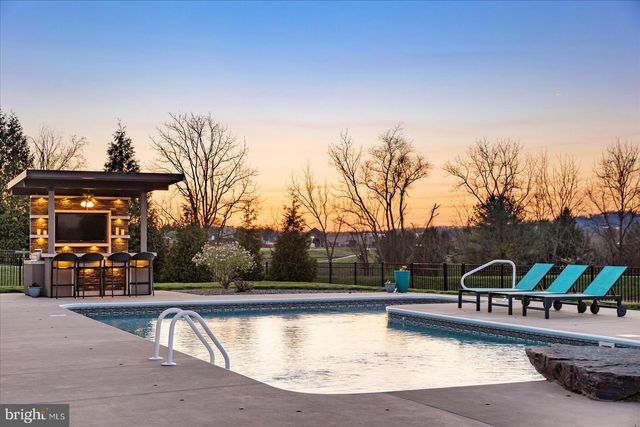 4041 COUNTRY DR, Dover, PA 17315
