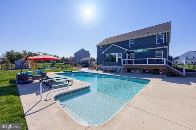 4041 COUNTRY DR, Dover, PA 17315