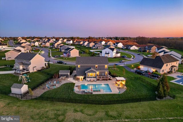 4041 COUNTRY DR, Dover, PA 17315