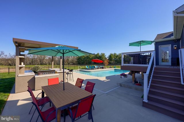 4041 COUNTRY DR, Dover, PA 17315
