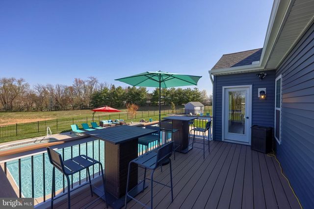 4041 COUNTRY DR, Dover, PA 17315