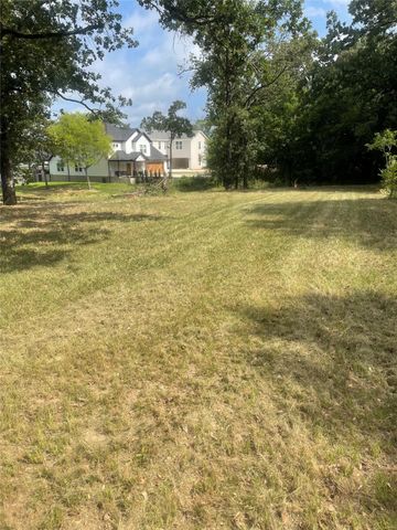102 Bear Creek Drive, Mabank, TX 75156