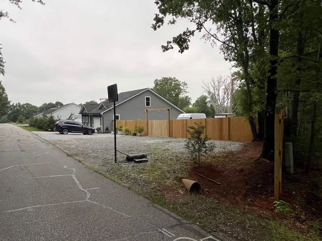 309 Henderson Rd, Chesnee, SC 29323
