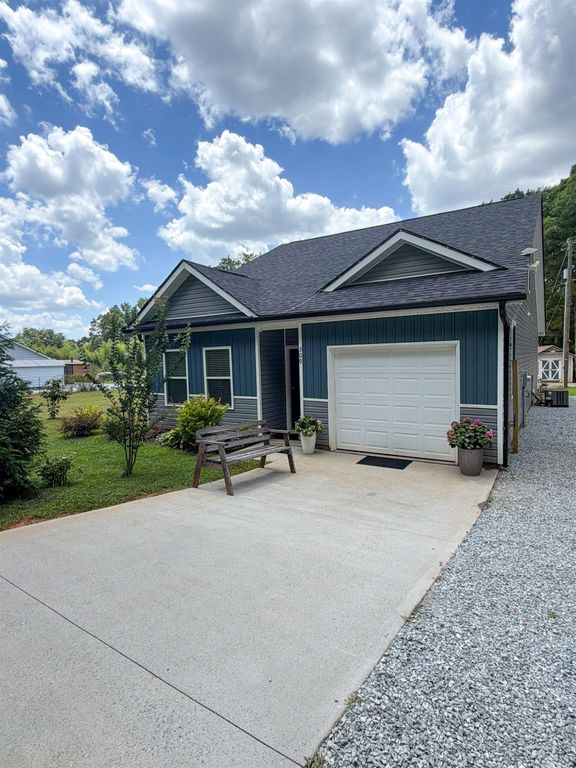 309 Henderson Rd, Chesnee, SC 29323
