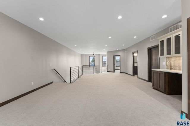 8619 W Shoreline Pl Place, Sioux Falls, SD 57107