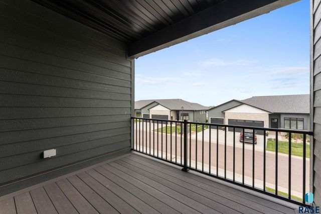 8619 W Shoreline Pl Place, Sioux Falls, SD 57107