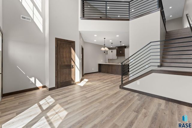 8619 W Shoreline Pl Place, Sioux Falls, SD 57107