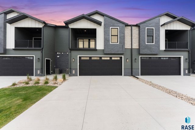 8619 W Shoreline Pl Place, Sioux Falls, SD 57107