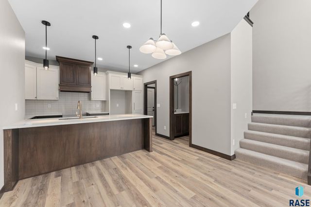 8619 W Shoreline Pl Place, Sioux Falls, SD 57107