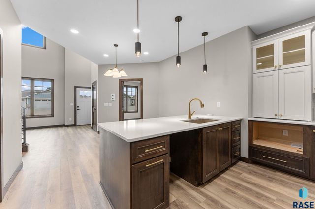 8619 W Shoreline Pl Place, Sioux Falls, SD 57107