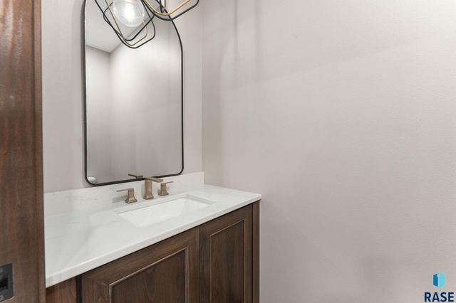 8619 W Shoreline Pl Place, Sioux Falls, SD 57107