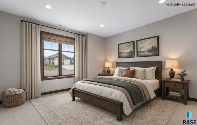 8619 W Shoreline Pl Place, Sioux Falls, SD 57107