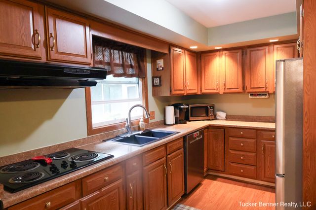 37 S Bear Lake Road, Muskegon, MI 49445