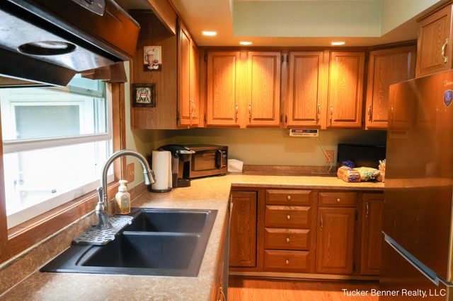 37 S Bear Lake Road, Muskegon, MI 49445