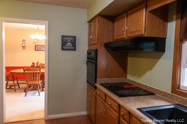37 S Bear Lake Road, Muskegon, MI 49445