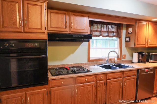 37 S Bear Lake Road, Muskegon, MI 49445