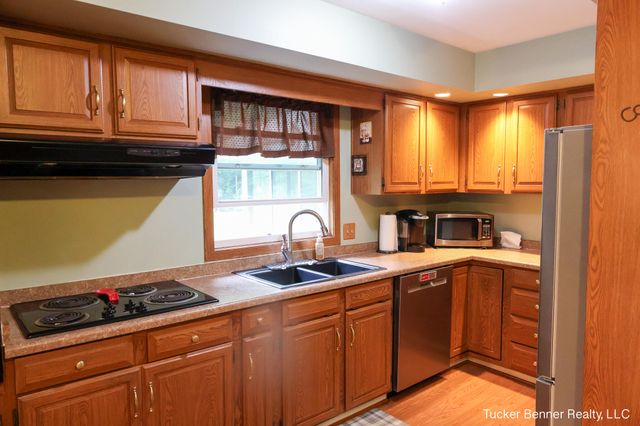 37 S Bear Lake Road, Muskegon, MI 49445