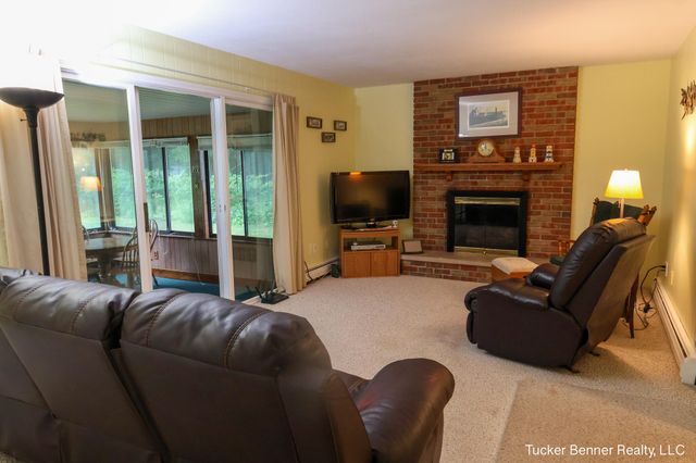 37 S Bear Lake Road, Muskegon, MI 49445
