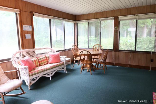 37 S Bear Lake Road, Muskegon, MI 49445