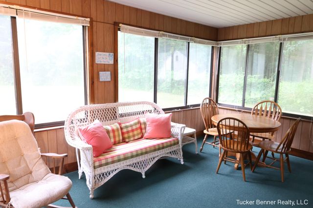 37 S Bear Lake Road, Muskegon, MI 49445