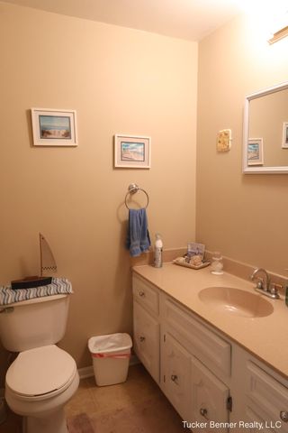 37 S Bear Lake Road, Muskegon, MI 49445