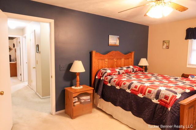 37 S Bear Lake Road, Muskegon, MI 49445