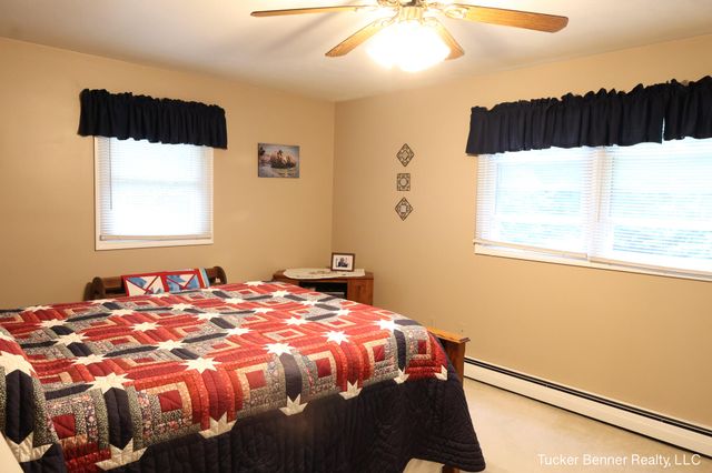 37 S Bear Lake Road, Muskegon, MI 49445