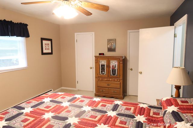 37 S Bear Lake Road, Muskegon, MI 49445