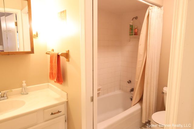 37 S Bear Lake Road, Muskegon, MI 49445