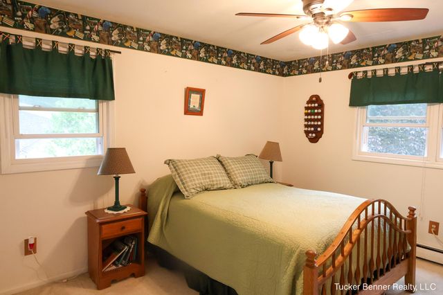 37 S Bear Lake Road, Muskegon, MI 49445