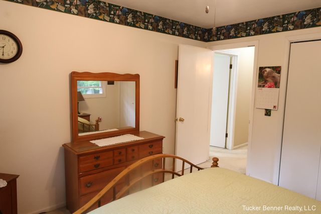 37 S Bear Lake Road, Muskegon, MI 49445