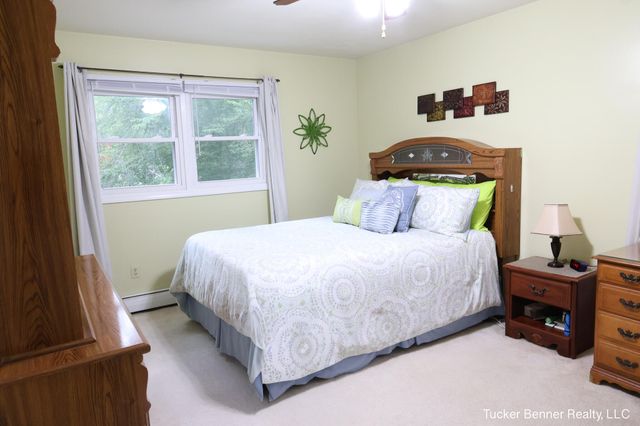 37 S Bear Lake Road, Muskegon, MI 49445
