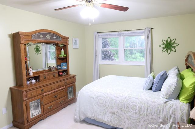 37 S Bear Lake Road, Muskegon, MI 49445