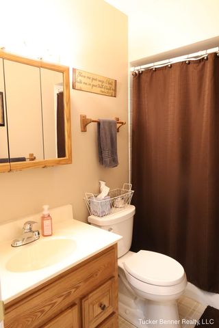 37 S Bear Lake Road, Muskegon, MI 49445