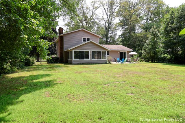 37 S Bear Lake Road, Muskegon, MI 49445