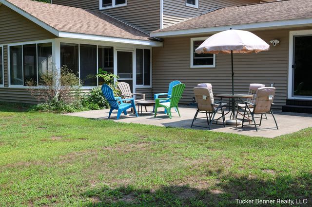37 S Bear Lake Road, Muskegon, MI 49445