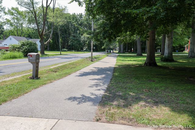 37 S Bear Lake Road, Muskegon, MI 49445