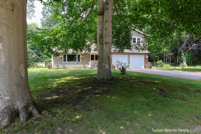 37 S Bear Lake Road, Muskegon, MI 49445