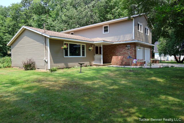 37 S Bear Lake Road, Muskegon, MI 49445