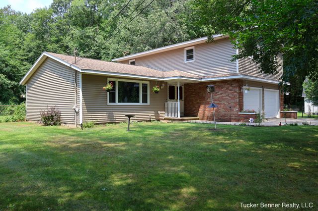 37 S Bear Lake Road, Muskegon, MI 49445