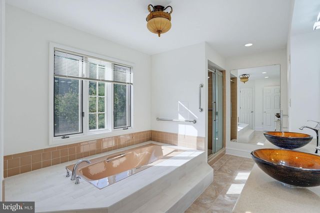 9 MCCORMICK DR, Hockessin, DE 19707