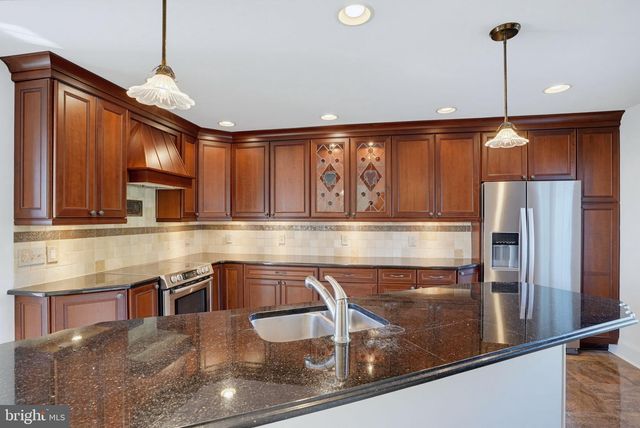 9 MCCORMICK DR, Hockessin, DE 19707