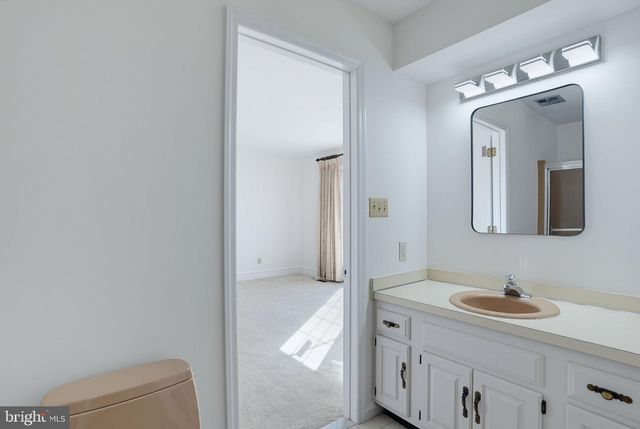 9 MCCORMICK DR, Hockessin, DE 19707