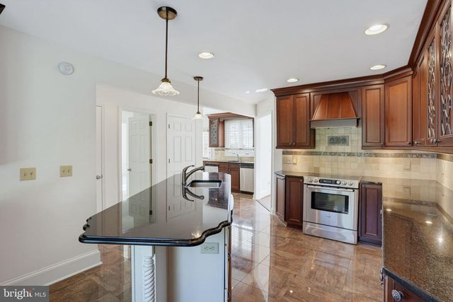 9 MCCORMICK DR, Hockessin, DE 19707