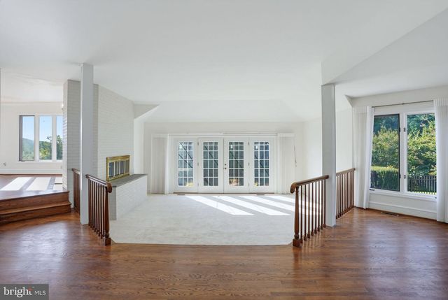 9 MCCORMICK DR, Hockessin, DE 19707