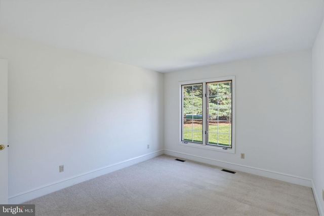 9 MCCORMICK DR, Hockessin, DE 19707